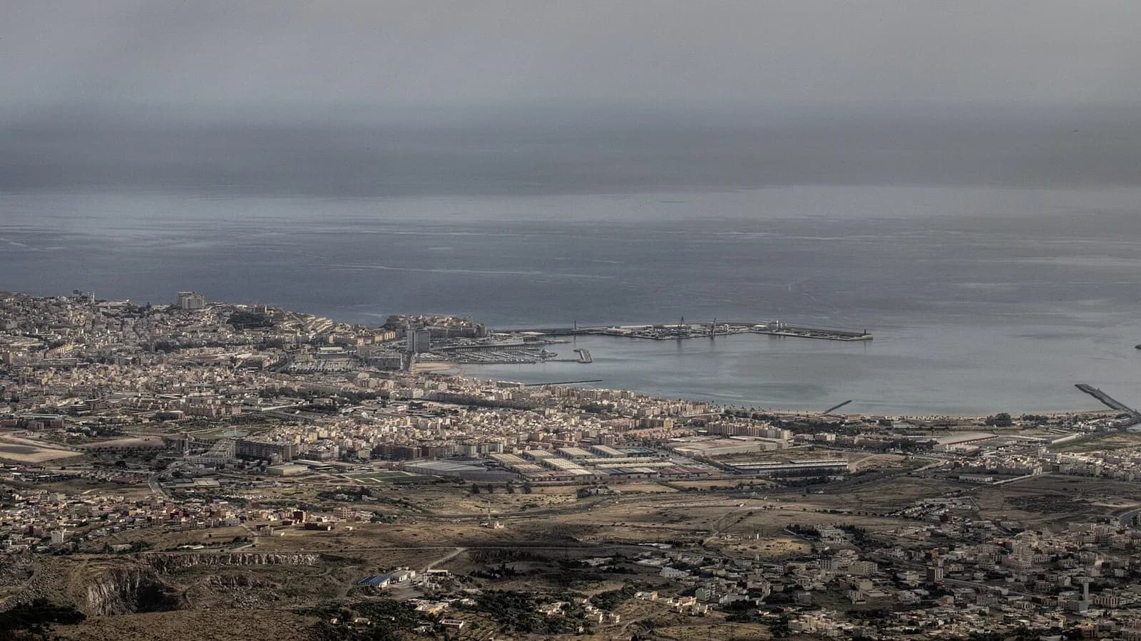 Con teleobjetivo de 200 mm., desde la cima del monte Kol-La , Marruecos