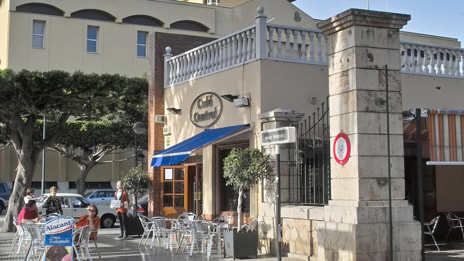 The café is in Plaza de España, the central place in Mellila, Spanish town bordering to Morocco. In the background, the Public Library