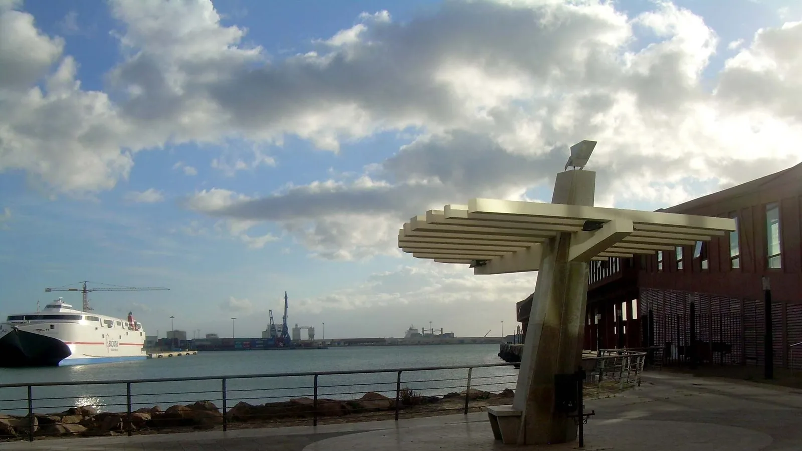 Melilla mira al futuro: Educación, empleo y conectividad aérea en el punto de mira