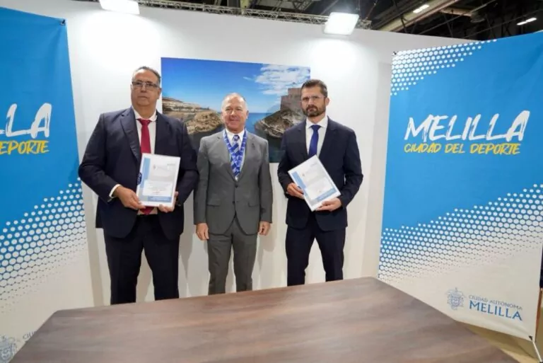 Acuerdo entre Turismo y Deportes y Trasmediterránea para facilitar el traslado de deportistas melillenses